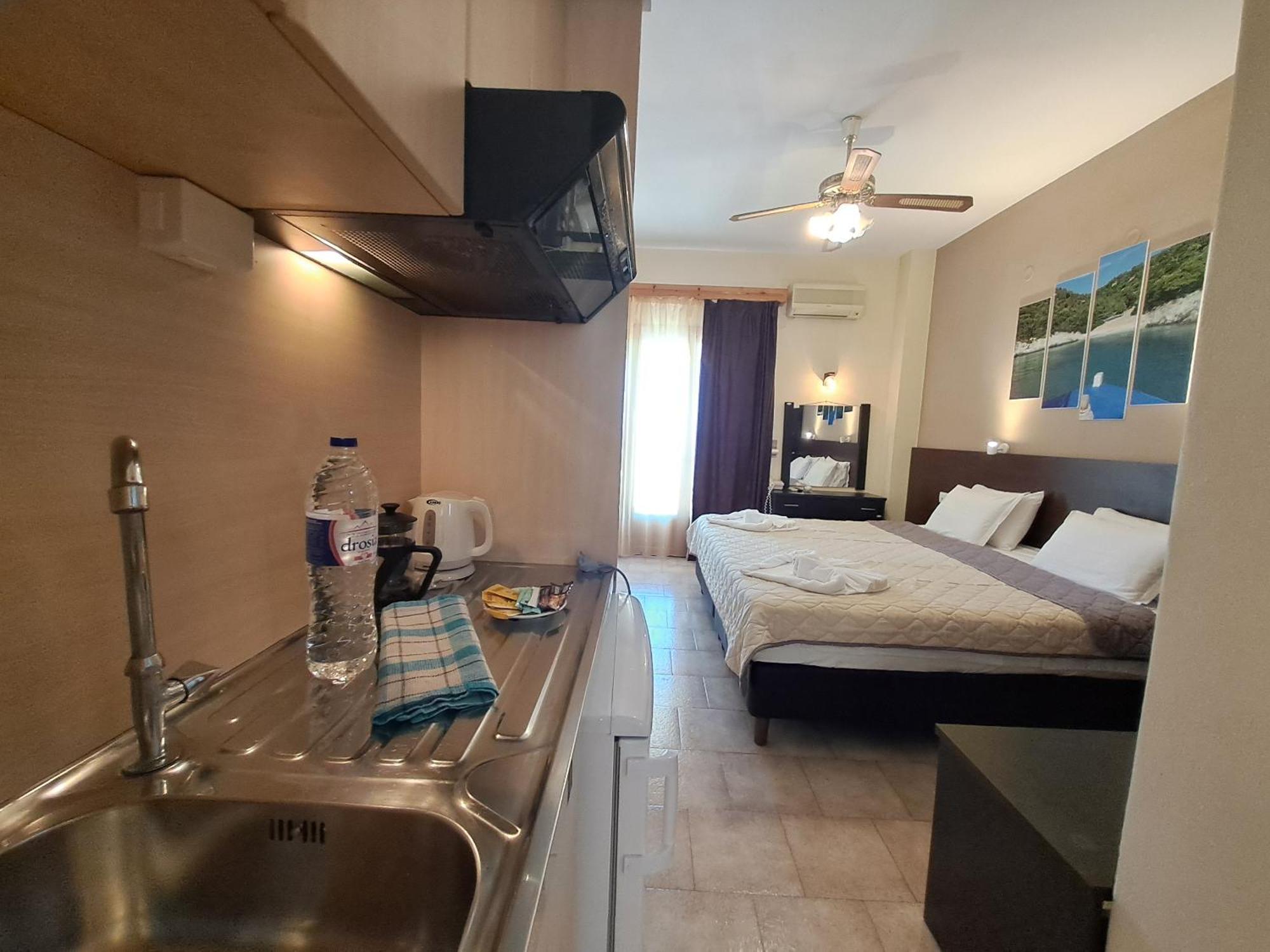 Gorgona Hotel Патитири Экстерьер фото